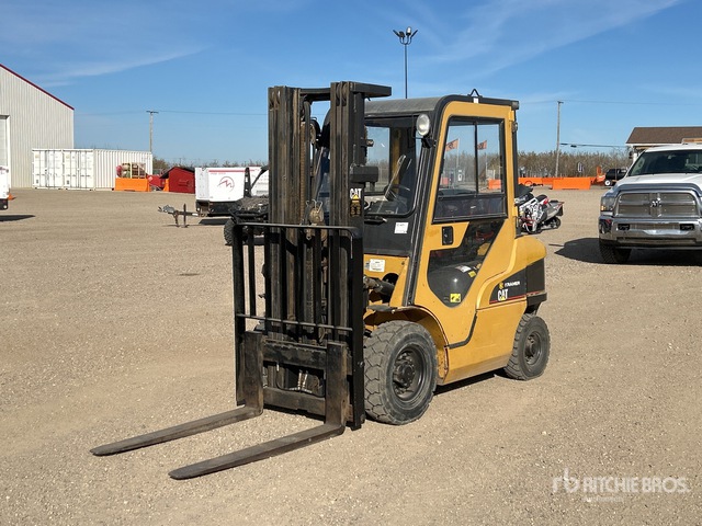 2005 Cat P5000 3950 lb Pneumatic Tire Forklift | Ritchie Bros. Auctioneers
