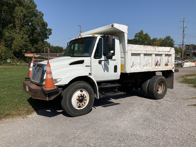 2009 International 4300 4x2 S/A Dump Truck
