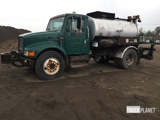 Etnyre Asphalt Distributor On 1998 International 4700 Truck