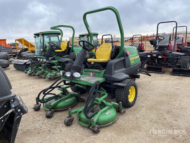 John Deere 7400 Ride-On Lawn Mower | Ritchie Bros. Auctioneers