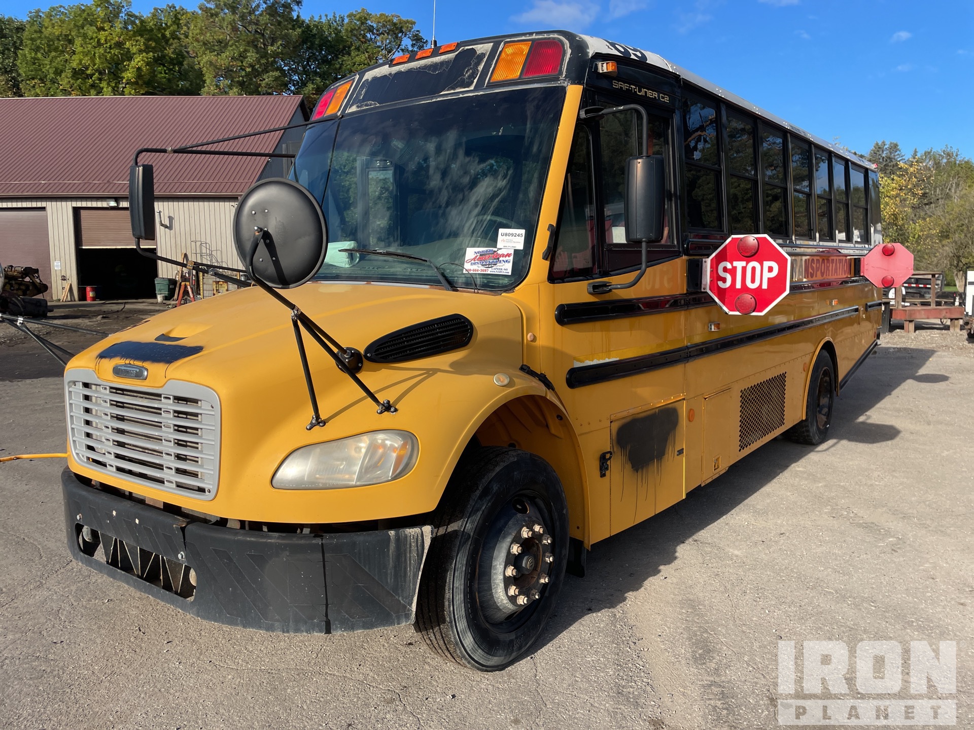 Llavero y colgante de bolso de cuero amarillo con diseño de autobús escolar  – Regalo nostálgico hecho a mano – STICKY ZOO®, image size:1920x1440