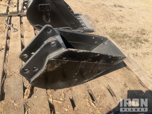 Backpush Bucket Rear 17 in Digging Backhoe Rear Bucket in Dayton, Texas, United States ...