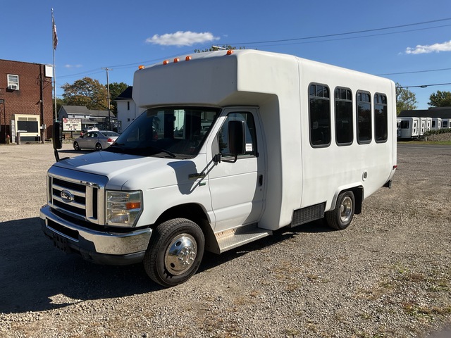 2014 Ford E-350 Super Duty 4x2 14-Seat Bus