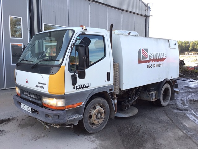 2001 Johnston JB300 on 2005 Mitsubishi Canter Sweeper Truck