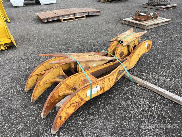 Garier Garier 84 in Excavator Thumb | Ritchie Bros. Auctioneers