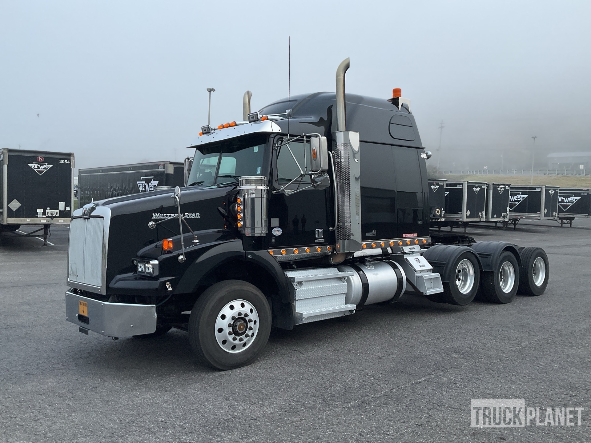 2021 Western Star 4900SA 8x4 Heavy Haul Tri/A Sleeper Truck
