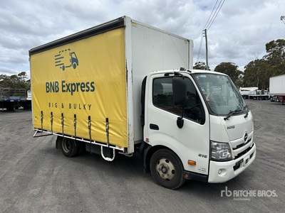 2022 Hino 616 300 Series 4x2 Curtain Side Truck