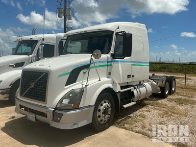 2014 Volvo VNL64T 6x2 تراكتور شاحنة كابينة النوم (ثنائية المحور) (Inoperable)