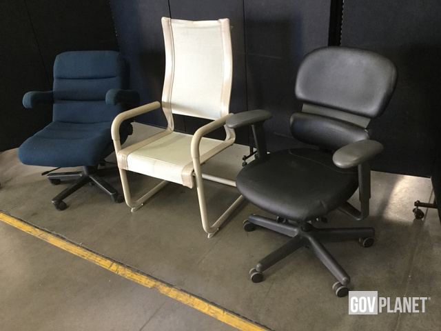 Surplus Lot Of 17 Assorted Office Chairs In North Las Vegas