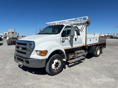 2006 Ford F-650 XLT 4x2 Extended Cab Flatbed Truck