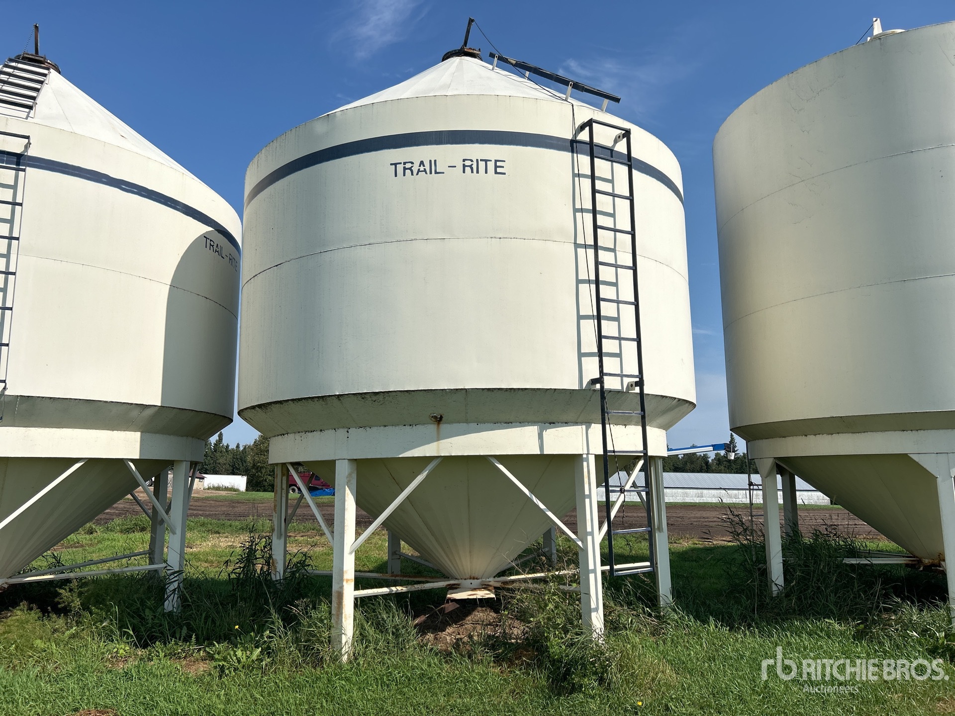 Trail Rite FB73 +/ 73 ton Fertilizer Hopper Grain Bin Ritchie Bros