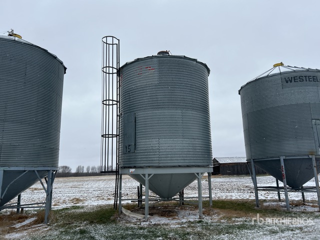 Butler +/- 2000 bu 4 Ring Hopper Grain Bin | Ritchie Bros. Auctioneers
