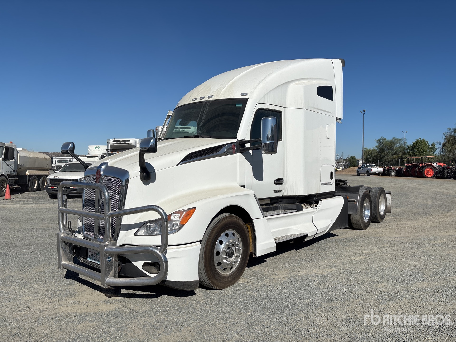 2023 Kenworth T680 6x4 Cabeza Tractora Cabina Dormitorio