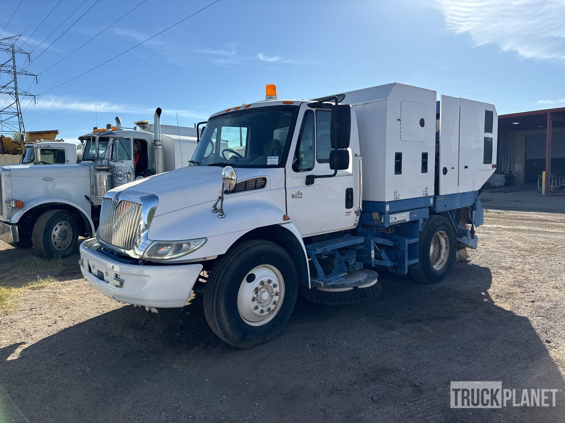 Schwarze M6000 on 2005 International 4200 Sweeper Truck in Tucson
