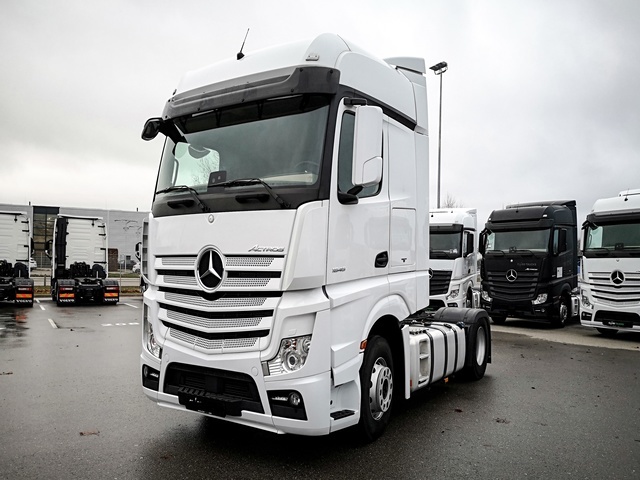 2017 Mercedes-Benz Actros 1845LS BigSpace 4x2 Sleeper Truck Tractor