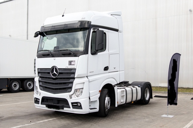 2016 Mercedes-Benz Actros 1845LS BigSpace 4x2 Sleeper Truck Tractor