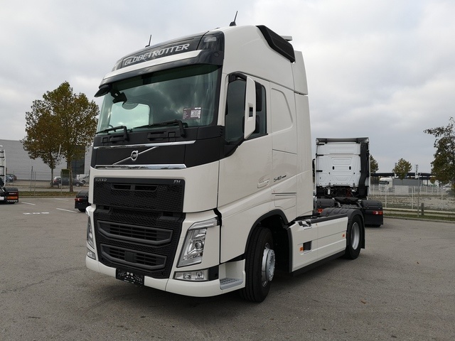2017 Volvo FH13-540 XL Globetrotter 4x2 Sleeper Truck Tractor