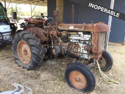 Fordson Major 2WD Tractor (Inoperable)