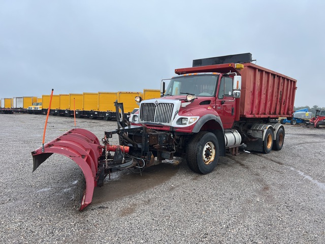 2006 International 7600 6x4 Roll-Off Truck
