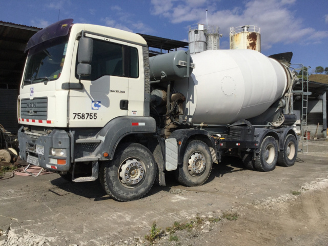 2005 MAN TGA35.360 8x4 Mixer Truck 2005 MAN TGA35.360 8x4 Mixer Truck