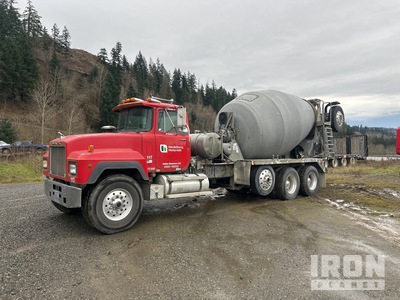 1994 Mack RD690S 10x4 Camion hormigonera