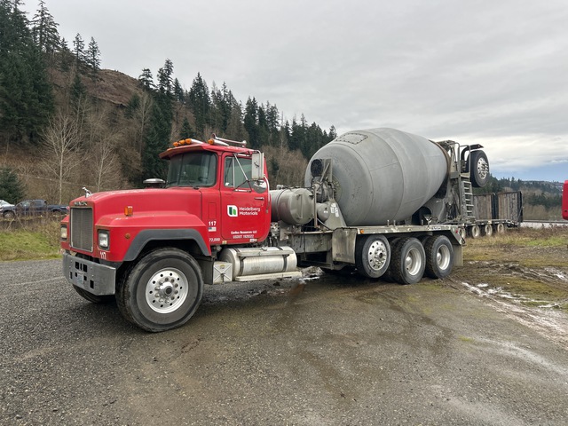 1994 Mack RD690S 10x4 Mixer Truck