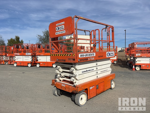 2016 Snorkel S4732E Electric Scissor Lift | Ritchie Bros. Auctioneers