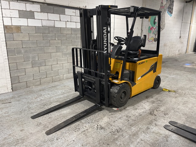 2019 Hyundai 30BH-9 6000 lb Electric Forklift
