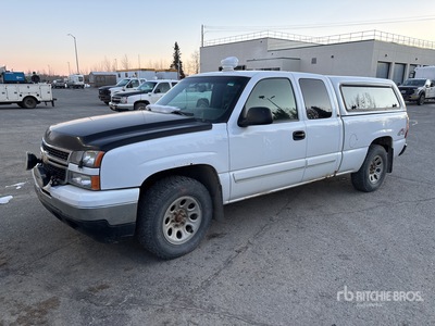 2007 Chevrolet Silverado 1500 WT 4x4 Extended Cab Pickup