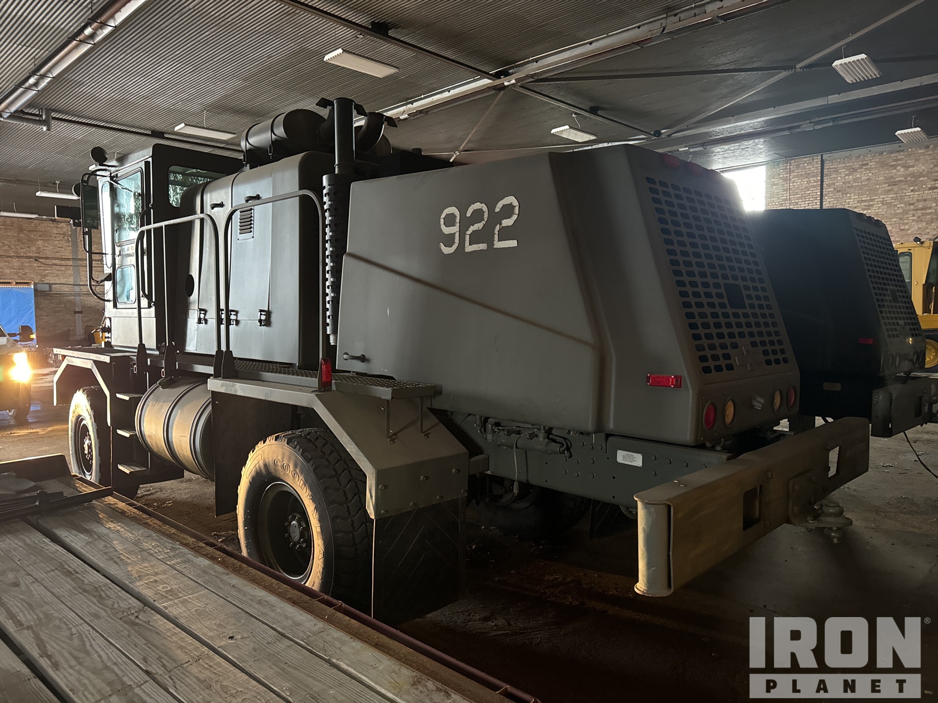 1992 Oshkosh HB-2518-MP3 Snow Blower (Inoperable) in Duluth