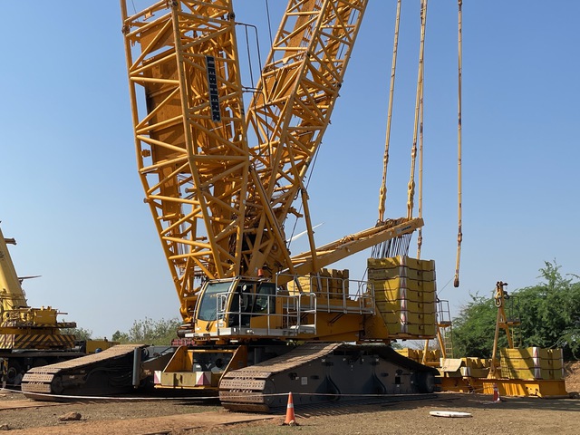 2016 Liebherr LR1600/2 600 t Lattice-Boom Crawler Crane