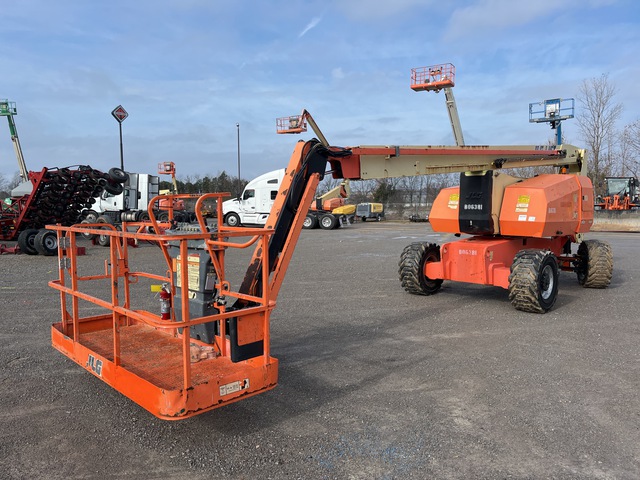 2013 JLG 800
