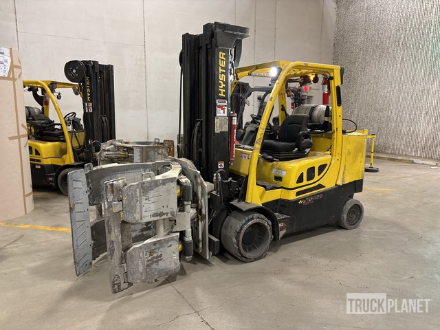 2018 Hyster S120FTPRS 9000 lb Pneumatic Tire Forklift