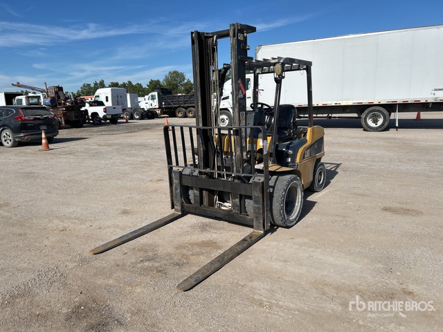 Cat 2PD6000 6000 lb Pneumatic Tire Forklift | Ritchie Bros. Auctioneers