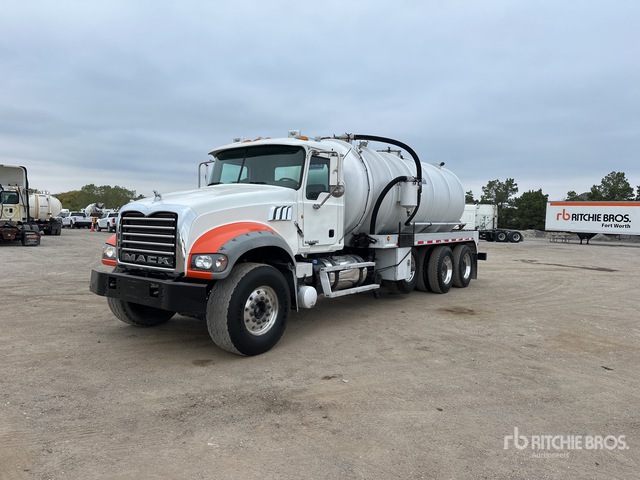 Mack Tanker Rear 2013 Mack GU713 3800 gal 6x4 Vacuum Tanker Truck | Ritchie Bros ...