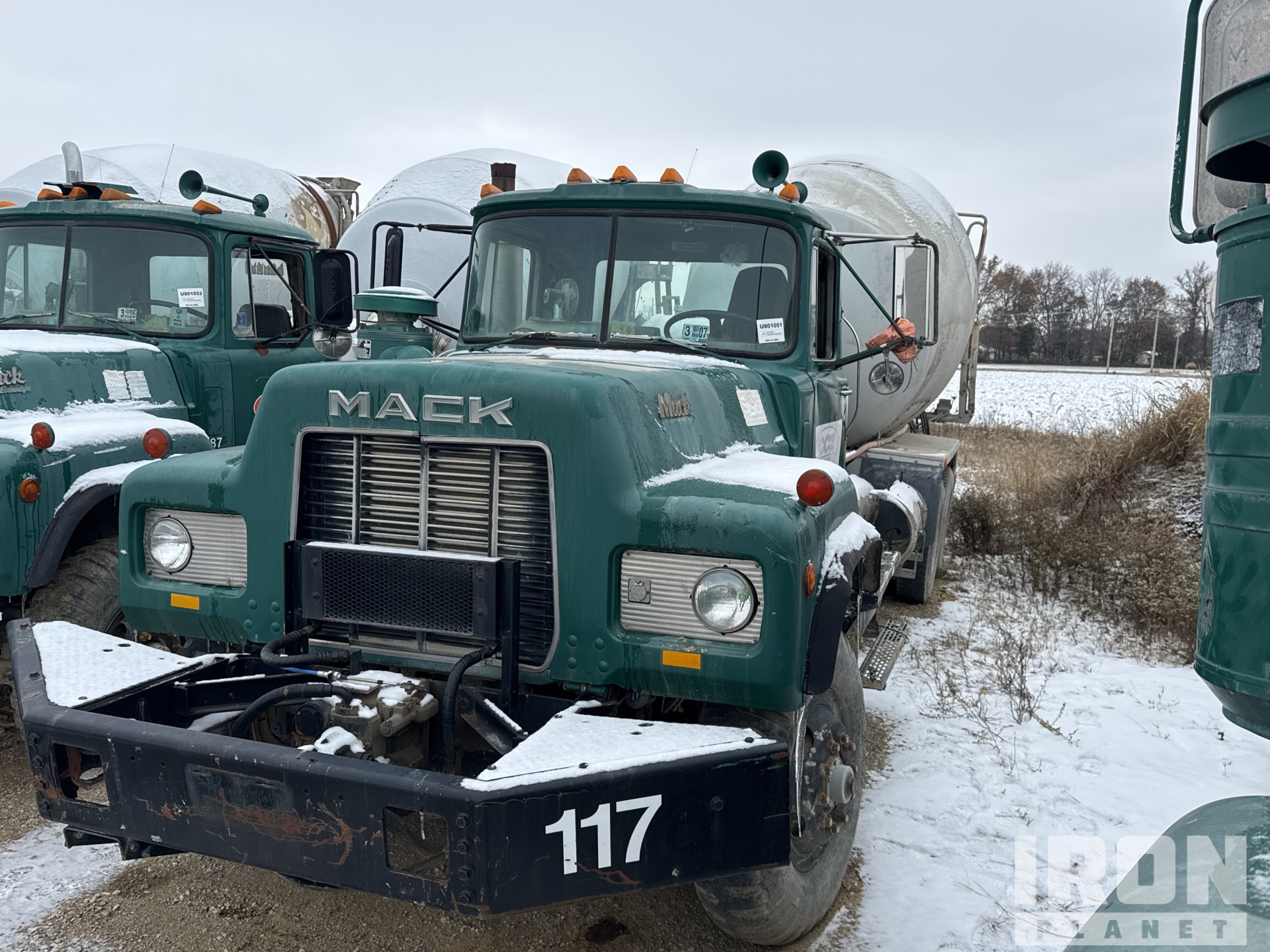 1988 Mack RD690S 6x4 Mixer Truck in Newton, Illinois, United