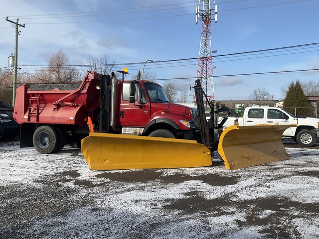 2004 International 7400 4x2 Snow Plow Truck