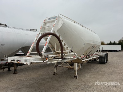 2012 Delu T/A Pneumatic Bulk Trailer