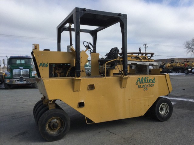 Cat PS-110 Pneumatic Roller