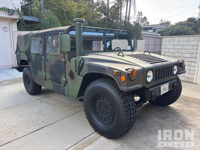 1992 AM General M-1037 HMMWV 4 Door Soft Top w/Truck Body in