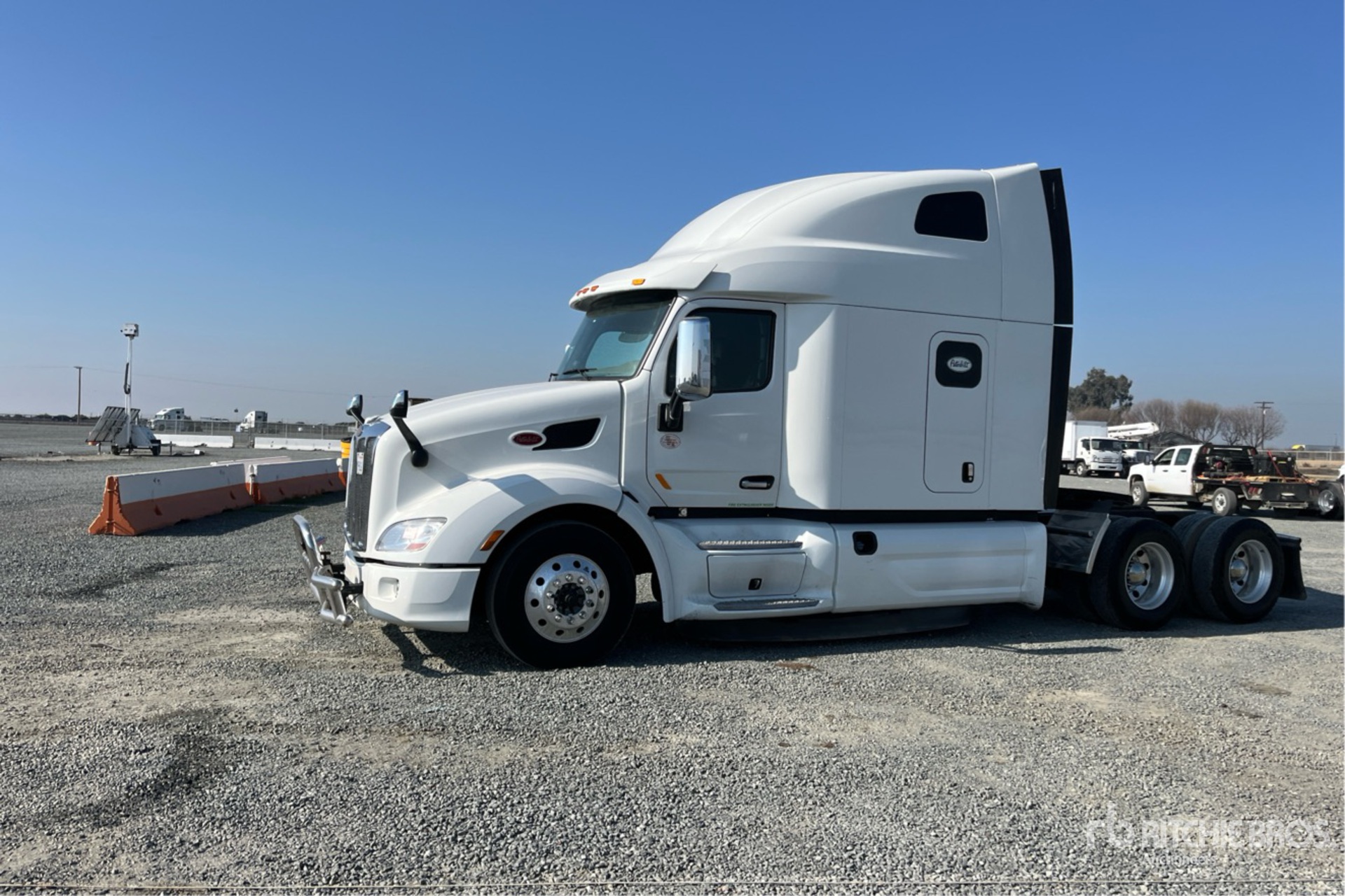 2022 Peterbilt 579 6x4 T/A Sleeper Truck Tractor