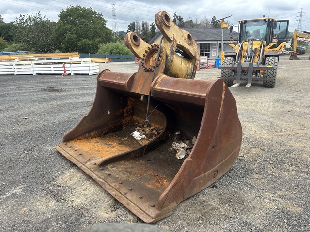 2010 Doherty HSR70 2700 mm Hydraulic Tilting Excavator Bucket - Fits Cat 365 2010 Doherty HSR70 2700 mm Hydraulic Tilting Excavator Bucket - Fits Cat 365