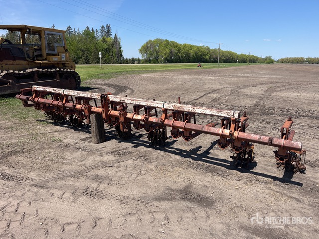 Lilliston 20 ft 3-Point 6-Row Row Crop Potato Hiller | Ritchie Bros ...