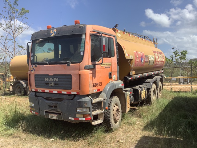 2004 MAN 33.360-V20 5000 gal 6x4 COE Fuel Truck (Inoperable)