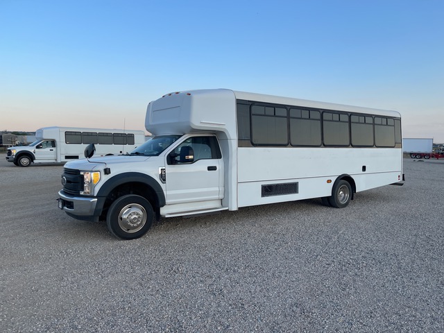 2017 Ford F-550 XL Limousine Bus 2017 Ford F-550 XL Limousine Bus
