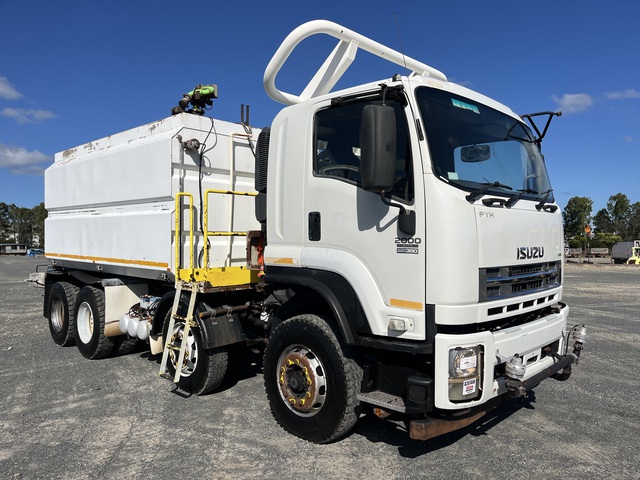 2014 Isuzu FVH2000 18000 L 8x4 Twin-Steer Water Truck