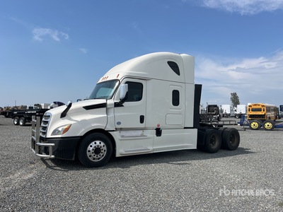 2019 Freightliner Cascadia 126 6x4 تراكتور شاحنة كابينة النوم (ثنائية المحور)