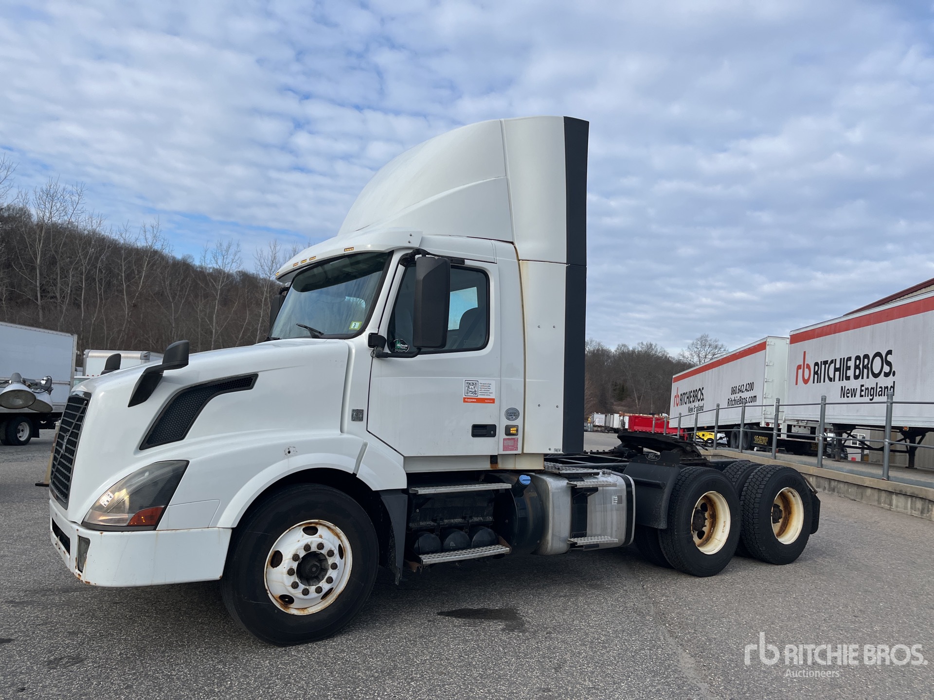 2015 Volvo VNL 6x4 T/A Day Cab Truck Tractor