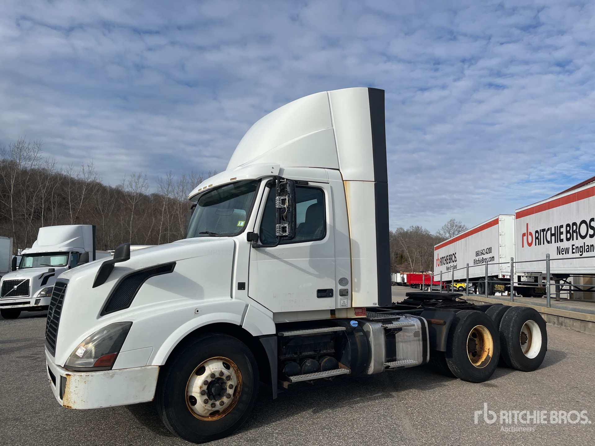 2015 Volvo VNL 6x4 T/A Day Cab Truck Tractor