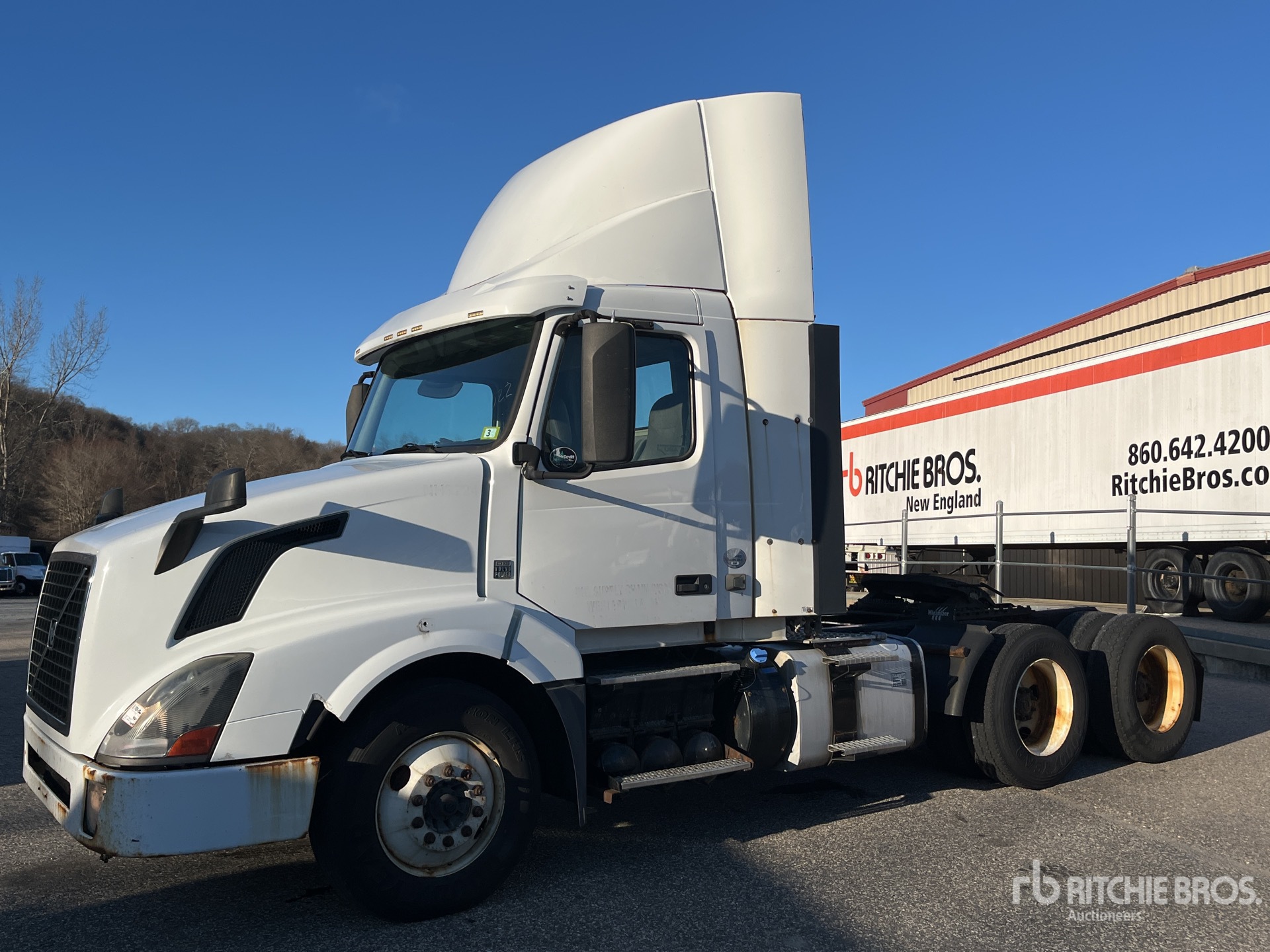 2015 Volvo VNL300 6x4 T/A Day Cab Truck Tractor